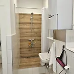 Charmante Und Moderne Altbauwohnung Apartment