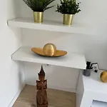 Charmante Und Moderne Altbauwohnung *