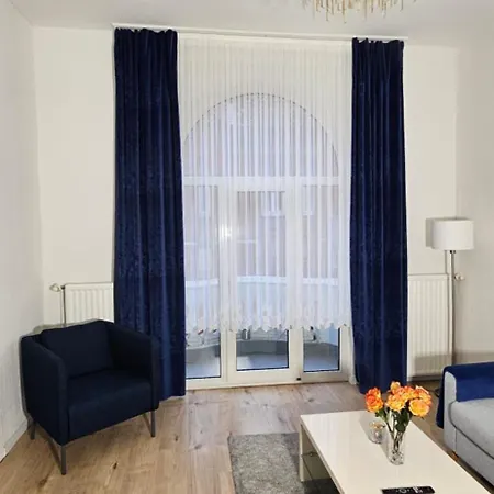Charmante Und Moderne Altbauwohnung * Hanóver