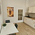Charmante Und Moderne Altbauwohnung * Hanôver