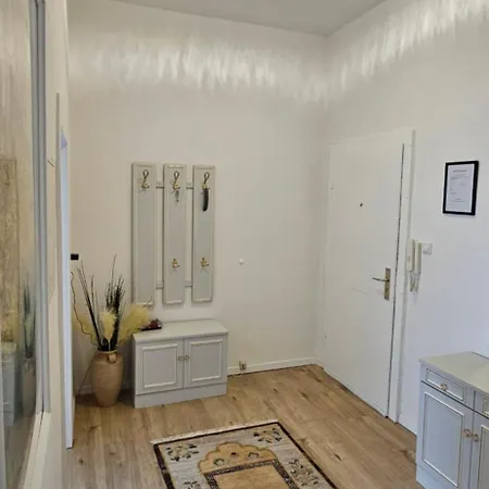 Charmante Und Moderne Altbauwohnung *