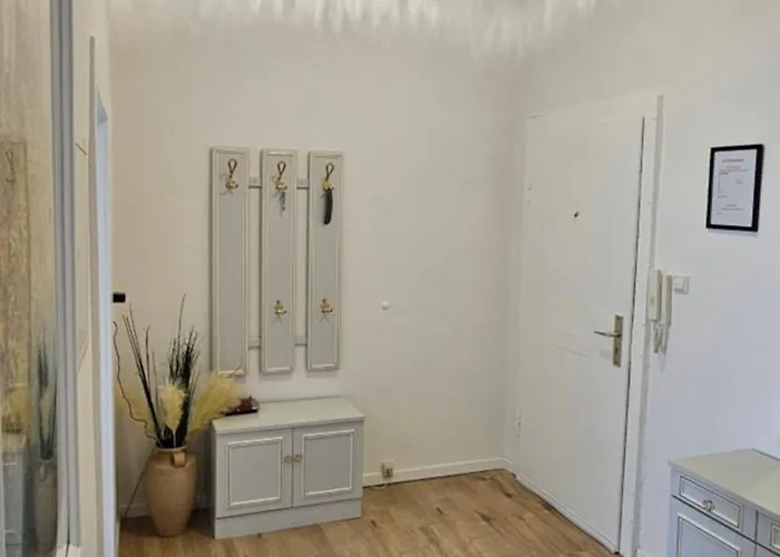 Charmante Und Moderne Altbauwohnung *