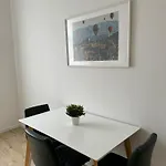 아파트 Charmante Und Moderne Altbauwohnung