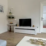 아파트 Charmante Und Moderne Altbauwohnung